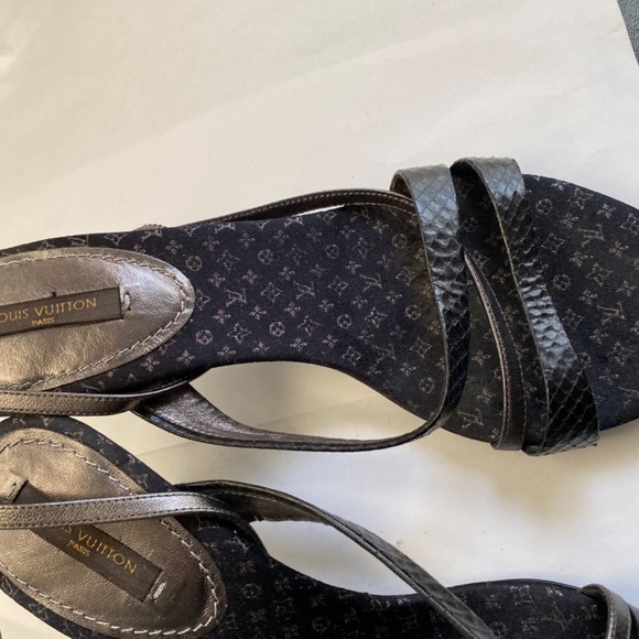 LOUIS VUITTON BLACK LEATHER ANKLE STRAP SANDALS HEELS 37-7 HEELS LV MONOGRAM - Picture 3 of 16
